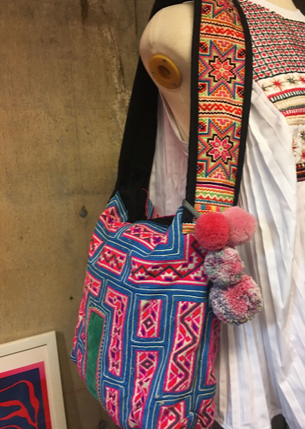 ChanRee / モン族 エスニックショルダーバッグ 古布手刺繡 ピンクX